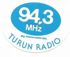 Turun Radio 94,3 MHz Oy Yleisradio Ab   tarra 8x10 cm