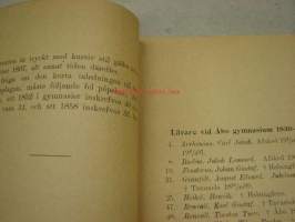 Tilläg och rättelser i fråga om lärare och elever vid Åbo Gymnasium 1830-1872