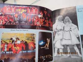 Bal du Moulin Rouge Paris - Festival Fantaisie de Rêve -tunnetun kabareen ohjelmakirjanen vuodelta 1974