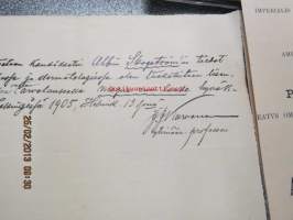 Albin Mikael Skogström -koulu- ja opiskelutodistuksia 1900-luvun alkuvuosilta, asiakirjojen allekirjoittajina mm. Arthur Clopath, Max Åkerblom, Fred. Elfving ym.
