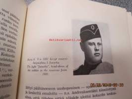 Sotamuseo III 1950 vuosikirja, sis. seuraavat artikkelit; Miekkaritarikunnasta Mannerheimin-ristiin, Suomalainen sotilaspäähine Venäjän-vallan aikana, Tykkien