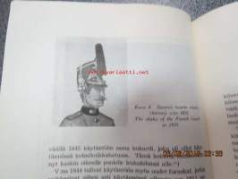 Sotamuseo III 1950 vuosikirja, sis. seuraavat artikkelit; Miekkaritarikunnasta Mannerheimin-ristiin, Suomalainen sotilaspäähine Venäjän-vallan aikana, Tykkien