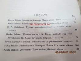 Sotamuseo III 1950 vuosikirja, sis. seuraavat artikkelit; Miekkaritarikunnasta Mannerheimin-ristiin, Suomalainen sotilaspäähine Venäjän-vallan aikana, Tykkien