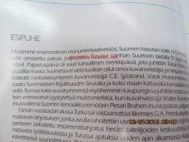 Veistoksia Trussa - Statyer i Åbo - Sculptures in Turku