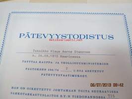 Klaus Aarne Stenroos - koulutodistuksia, myöntökirjoja / luovutustodistuksia ym. dokumentteja elämän varrelta noin 30 kpl