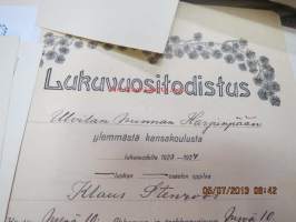 Klaus Aarne Stenroos - koulutodistuksia, myöntökirjoja / luovutustodistuksia ym. dokumentteja elämän varrelta noin 30 kpl