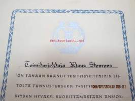 Yksityisyrittäjäin Liitto / Johtaja Klaus Stenroos / Hopeinen yrittäjämerkki 1952 -myöntökirja