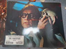 Doctor Faustus (Richard Burton, Elizabeth Taylor) -elokuvan kaappikuva