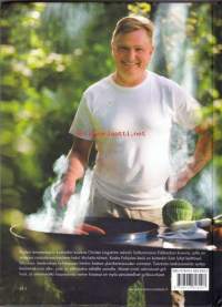 Herkullista kesäruokaa, 2008. 1. painos. Keittokirja.Kun Pohjolan lyhyt kesä on kauneimmillaan, ei keittiömestarikaan halua hikoilla hellan ääressä.