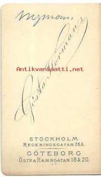 Herra Nyman ja pulisongit - visiittikuva