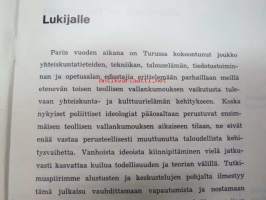 Vallankumous vai edistys Kärki-sarja !; Revoluutio - Evoluutio (Pentti Airas), Tekohengitystä demokratialle (Paavo Tuomisto), Maapolitiikkaa... (Ilmari Koppinen),