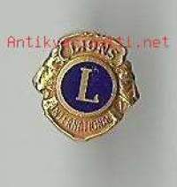 Lions - rintamerkki  pinssi kiinnitys