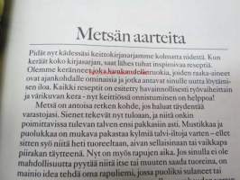 Paras keittokirja nr 3 - Syyskesän rapuja, ravitsevaa ruokaa sienistä, yhdistele maukkaasti marjoja ja hedelmiä ; Kokkikoulu: Seitsemän sortin kananpoikaa