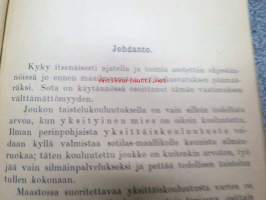 Yksittäistaistelukouluutus (yksittäistaistelukoulutus, huomaa kieliasu!) - Sotaväen Esikunnan julkaisuja