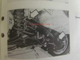 Volvo Servicehandbook - Reparation och underhåll Avd. 7, Fjädringssystem, 240/260