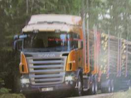Scania Maailma 2004 nr 3, sis. mm; Uudet Scaniat kiertueella ympäri suomea, Oikeanlainen auto kaikenlaisiin tarkoituksiin, Euro-4 kolkukuttelee kohta ovella, Ny