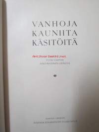 Vanhoja kauniita käsitöitä. Suomalaisen Marttaliiton keräämiä ja näytille asettamia vanhoja käsitöitä. Kuvateos