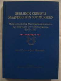 Berliinin kriisistä Maastrichtin sopimukseen.Muistiinmerkittyä Maanpuolustuskurssien ja -yhdistyksen 30-vuotistaipaleelta 1961-1991.