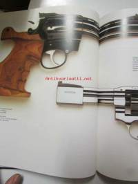 Hand guns of the world