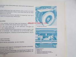 Mercedes-Benz Instructionsbog 1414, 1417 C, 1419 C, 1614, 1617 C, 1619 C, 2219 C. 4 erillistä voitelu- ja rasvauskaaviota-
