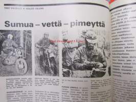 Vauhdin Maailma 1971 nr 12 -mm. Baja 1000 kilpaa skorpionien kanssa, Jackie Stewart heittää huulta, 6 kylmää tuntia Berliinissä 16 eri moottoriveluokkaa, Onko