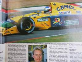 Vauhdin Maailma 1992 nr 4 -mm. VM maistelee Juha Kankusen Monte Lancia Martin Holmes pääsi maiskuttamaan, Formula 1 GP:t Kyalami ja Mexico, F1 Kuskien kypärät,