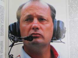 Vauhdin Maailma 1992 nr 5 -mm. DTM-Saksan A-ryhmä sikakovaa pellikolistelua, DTM-avaus Zolder, Formula 1 Brasilia -kuka pysäyttää Nigelin, Ralli-SM Safari,
