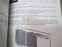 Volvo linja-autot korjaamokirjasarjan osa 5 Jarrut - koko kansio siihen kuuluneita huoltokirjoja sekä huoltotiedotteita
