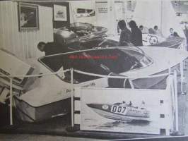 Vauhdin Maailma 1971 nr 2 -mm. Turistina Montessa Hannu Mikkola, Racing Car show, Boat show London, Monte-Carlon ralli Rauno tankilla viidenneksi, Siwa Spyder,