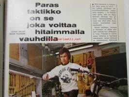 Vauhdin Maailma 1973 nr 4 -mm. Parasta Pickoa marmorihalleissa, Drag Racing II amatöörit viivalla, SM-Jäärata pisteet 1973, Formula SuperVee, VM rallikoulu III,