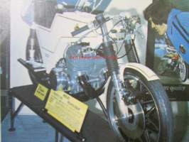Vauhdin Maailma 1973 nr 2  sis. mm.  seur.  artikkelit / kuvat / mainokset; Marlboro World Championship Teamin 1973 esittely Genevessä, Ei ole riemulla rajaa kun