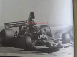 Vauhdin Maailma 1975 nr 10 -mm. Diesel Maasturi FB 40 Toyotan toiveet, Asiantuntijoita riittää autotekniikassa, Super Vee-kausi 1975 Superkausi Suomalaisilla,