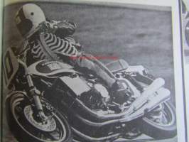 Vauhdin Maailma 1975 nr 11 -mm. Kawasaki 400 D &quot;tavallinen&quot;, Hannu Mikkola Kaatuu se auto Australiassakin, Maa tarvitsee moottoriradan, Tippavaaran kautta radoille,