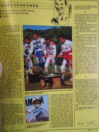 Vauhdin Maailma 1990 nr 4 -mm. Formula 1 1990, Formula 1 USA:n GP Phoenix, Ralli-SM Pohjola-ralli, Ralli-SM Kymenlaakso aina sama naama, Drag-MM Gatornationals,