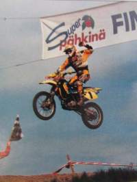 Vauhdin Maailma 1998 nr 6 -mm. Neste Rally Finlandin radiointi - rajoittamista vai kaupallisuutta vai?, Rata-SM Ahvenisto, Sukunimestä on etua, Ruotsalainen