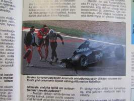 Vauhdin Maailma 1998 nr 12 -mm. Max Mosley Esa iloinen haastatteli FIA:N ykkösmiestä, Mika Häkkinen Kerkkitoute vai jäyhä suomalainen, MM-ralli Australia ja