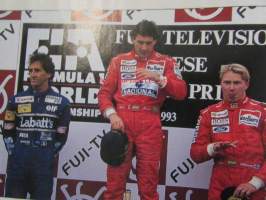 Vauhdin Maailma 1998 nr 12 -mm. Max Mosley Esa iloinen haastatteli FIA:N ykkösmiestä, Mika Häkkinen Kerkkitoute vai jäyhä suomalainen, MM-ralli Australia ja