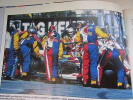 Vauhdin Maailma 1999 nr 4 -mm.Adrian Newey voittoautojen suunnittelu, Formula 1 Australia kakkosmies nousi ykköseksi, Rallli-MM Safari Mäkisen turha loppukiri,