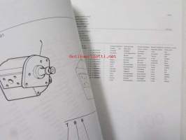 Massey Ferguson 240 Combine Parts book - Leikkuupuimurin varaosakirja, 5 kielen versio