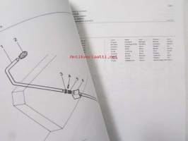 Massey Ferguson 240 Combine Parts book - Leikkuupuimurin varaosakirja, 5 kielen versio
