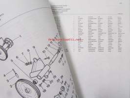 Massey Ferguson 240 Combine Parts book - Leikkuupuimurin varaosakirja, 5 kielen versio