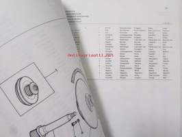 Massey Ferguson 240 Combine Parts book - Leikkuupuimurin varaosakirja, 5 kielen versio