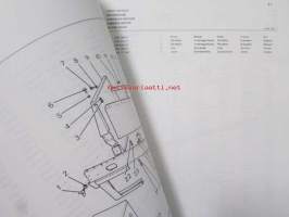 Massey Ferguson 240 Combine Parts book - Leikkuupuimurin varaosakirja, 5 kielen versio