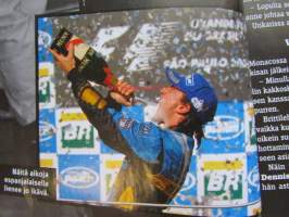 Vauhdin Maailma 2007 nr 9-10 -mm. Formuloissa tieto liikkuu laittomasti, Formula 1 GP:t Eurooppa, Iso-Britannia ja Unkari, Playboy ja Rättikauppias Flavio Briatore