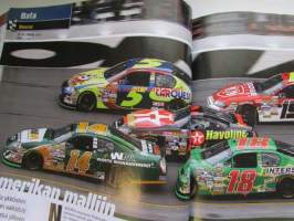 Vauhdin Maailma 2007 nr 9-10 -mm. Formuloissa tieto liikkuu laittomasti, Formula 1 GP:t Eurooppa, Iso-Britannia ja Unkari, Playboy ja Rättikauppias Flavio Briatore