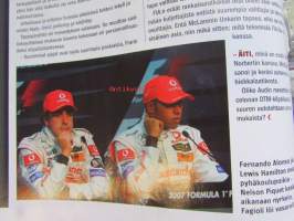 Vauhdin Maailma 2007 nr 12 -mm. IRC vastaan WRC, Grid Girl, Koeajo Ford Legends, Toyota 50 vuotta moottoriurheilussa, BMW Sauberin nousu oli salattu sensaatio,