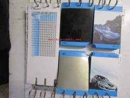 Mazdan malleihin 2, 3, 5, 6, CX-7, MX-5, RX-8, BT-50 Väripaletti mallit ulkovärit, sisävärit ja kankaat -Katso kuvasta tarkemmin.