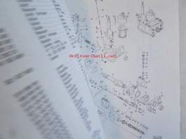Massey-Ferguson MF 595 Parts Book -varaosaluettelo 4:llä eri kielellä.