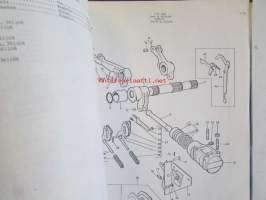 Massey-Ferguson MF 188 Parts Book -varaosaluettelo 4:llä eri kielellä.