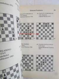 White to play and mate in two -Shakkipeli